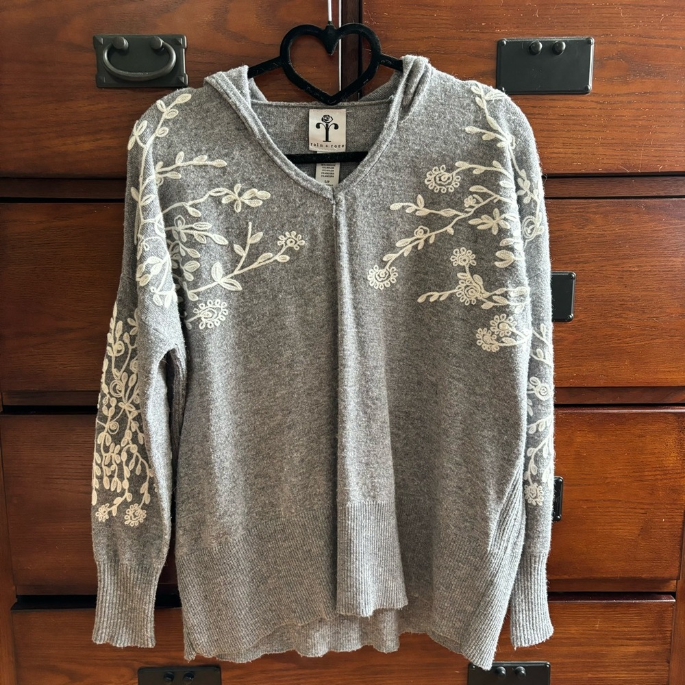 Rain + Rose Gray Knit Embroidered Floral Angora Blend Knit Hooded Sweater Sz S